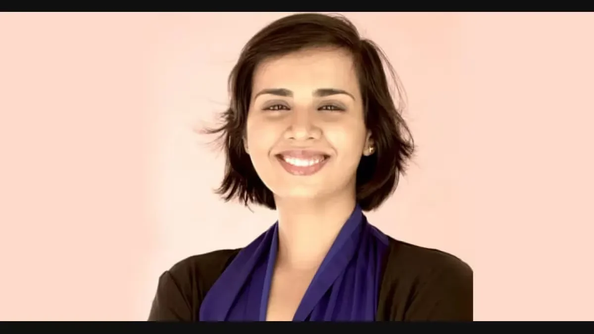 Aadra Chandra mouli, pink background